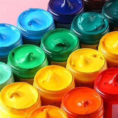 Ako fixátor farby interaguje s rôznymi vláknami?